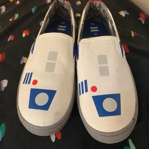 TOMS Star Wars youth slip ons size Y2